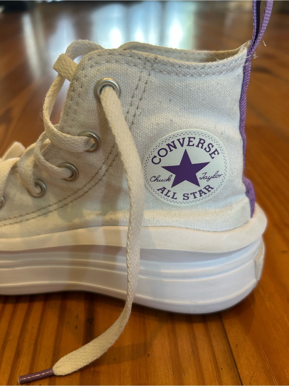 Converse Chuck Taylor Platforms White and Purple Only Worn Once Girls Size 13